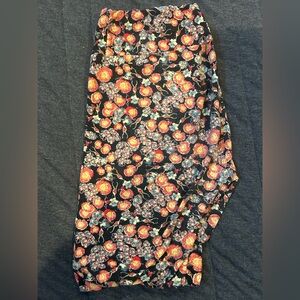 LuLaRoe Black and Red Floral Leggings